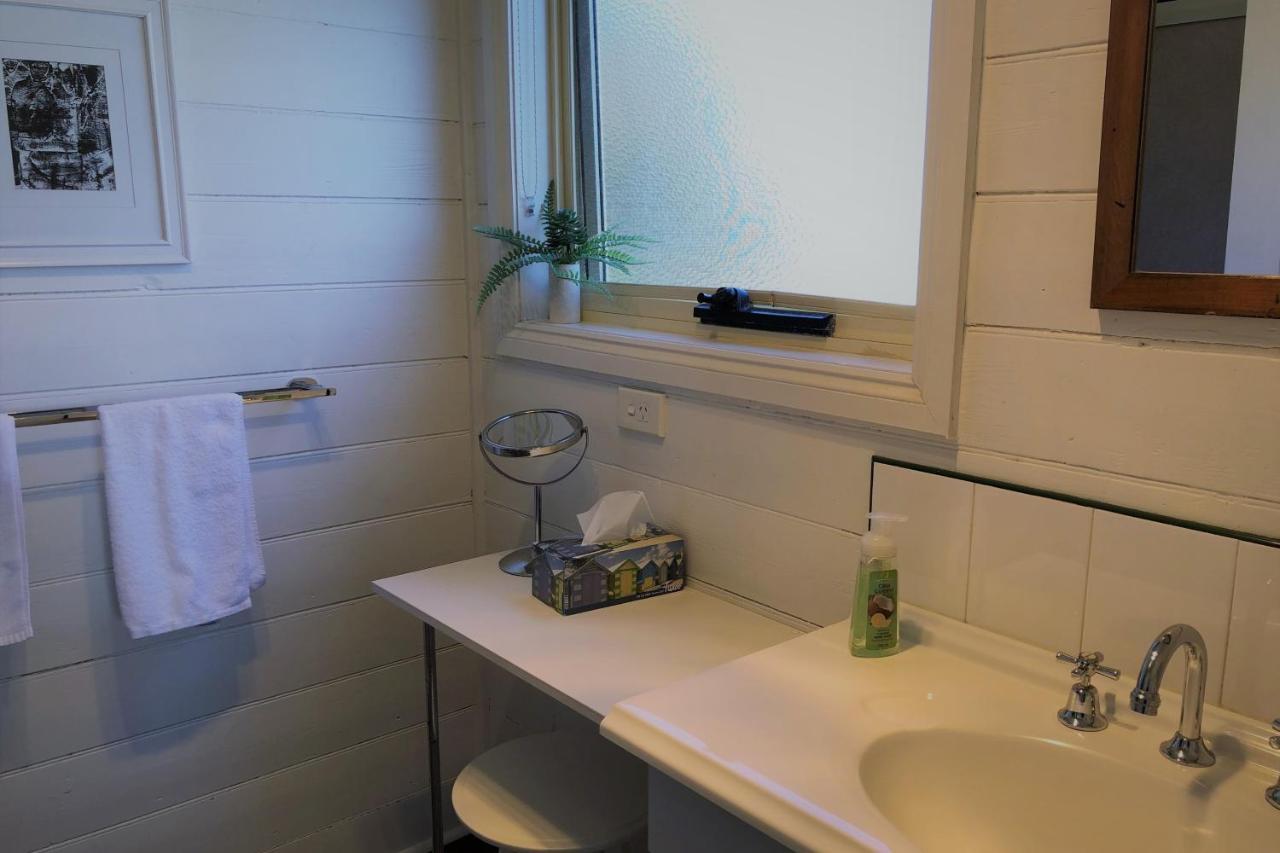 Binalong Beach Cottage Beachfront At Bay Of Fires Next To Restaurant Binalong Bay エクステリア 写真