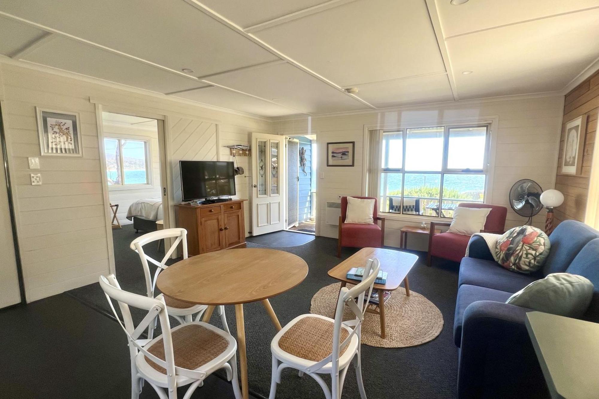 Binalong Beach Cottage Beachfront At Bay Of Fires Next To Restaurant Binalong Bay エクステリア 写真